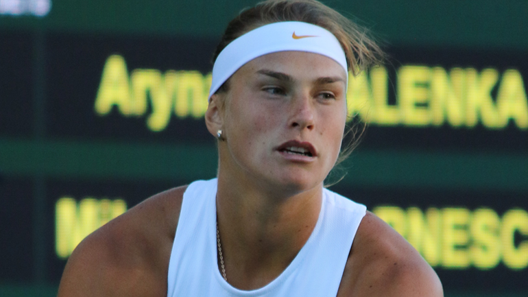 H Σαμπαλένκα έκανε τη σούπερ έκπληξη και πέρασε στον τελικό κερδίζοντας τη Νο 1 Σβιόντεκ