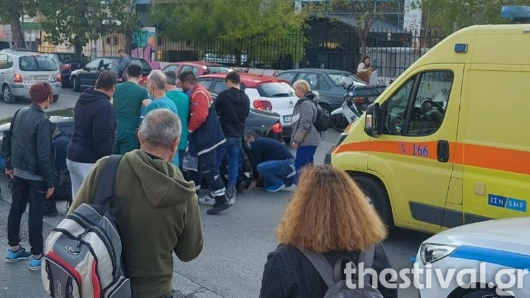 Θεσσαλονίκη: Αυτοκίνητο παρέσυρε μοτοσικλέτα – Δύο τραυματίες