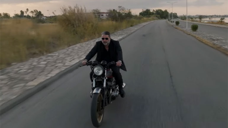 «Μια Ζωή Μέσα Στους Δρόμους»: Το θρυλικό λαϊκό τραγούδι «ζωντανεύει εκ νέου» με τον Μπάμπη Στόκα «Μια Ζωή Μέσα Στους Δρόμους»: Το θρυλικό λαϊκό τραγούδι «ζωντανεύει εκ νέου» με τον Μπάμπη Στόκα