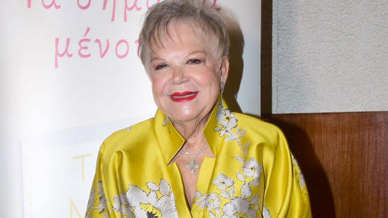 Τένια Μακρή – «Τα σημάδια μένουν»