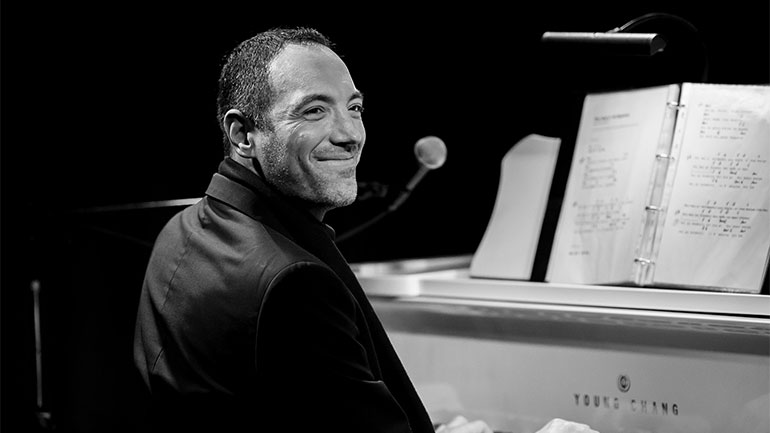 Βασίλης Αντωνάς – Αιμιλία Σαρρή:  Μια συγκλονιστική εκτέλεση στο “Άνοιξε άνοιξε” του Γιάννη Παπαϊωάννου