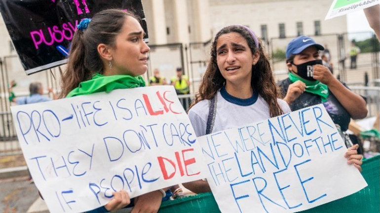 ΗΠΑ: Οι υπέρμαχοι του δικαιώματος στην άμβλωση πανηγύρισαν «ιστορικές» νίκες στα δημοψηφίσματα