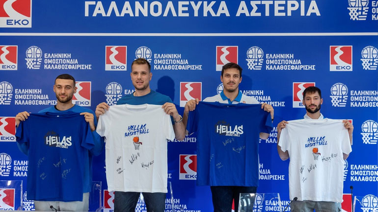 (από αριστερά προς δεξιά) Οι παίκτες της Εθνικής Ομάδας Μπάσκετ Ανδρών, κ.κ. Όμηρος Νετζήπογλου, Δημήτρης Αγραβάνης, Κωστής Γόντικας, Νίκος Γκίκας