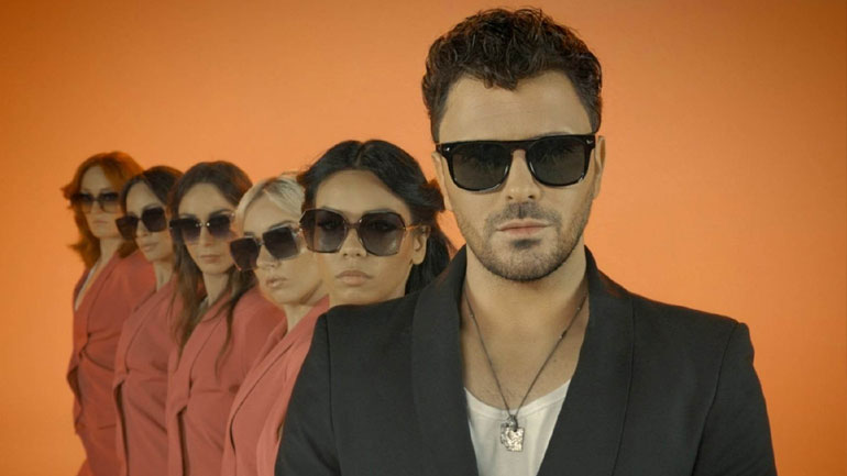 Εντυπωσιάζει στο Vegas Live Stage o Nίκος Δούρος