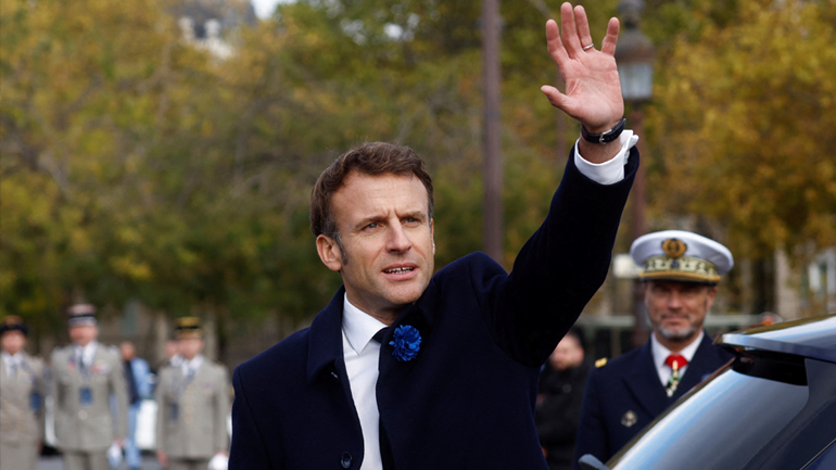 Ο πρόεδρος Μακρόν υποδέχεται Ιρανές ακτιβίστριες και χαιρετίζει την επανάστασή τους