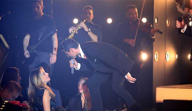 Κάτια Ζυγούλη: Λαμπερή εμφάνιση στην πρεμιέρα του Σάκη Ρουβά με τον Κωνσταντίνο Αργυρό