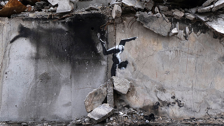 Ουκρανία: Γκράφιτι του Μπάνκσι σε βομβαρδισμένο σπίτι στην Μποροντιάνκα