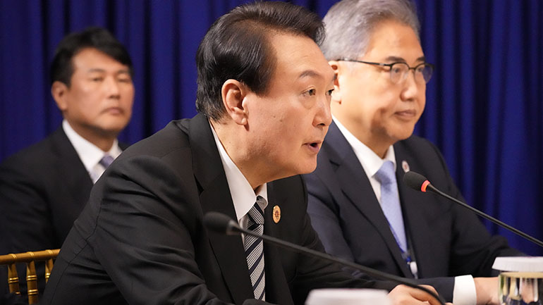 Νότια Κορέα: Πιο «επιθετικές» οι προκλήσεις της Βόρειας Κορέας κατά τον πρόεδρο Γιουν Σουκ-Γελ Νότια Κορέα: Πιο «επιθετικές» οι προκλήσεις της Βόρειας Κορέας κατά τον πρόεδρο Γιουν Σουκ-Γελ