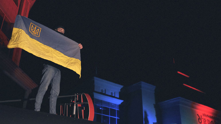 Χερσώνα: «Επιτέλους η πόλη μου είναι ελεύθερη»: Δάκρυα, χαμόγελα και υποδοχές στρατιωτών με λουλούδια