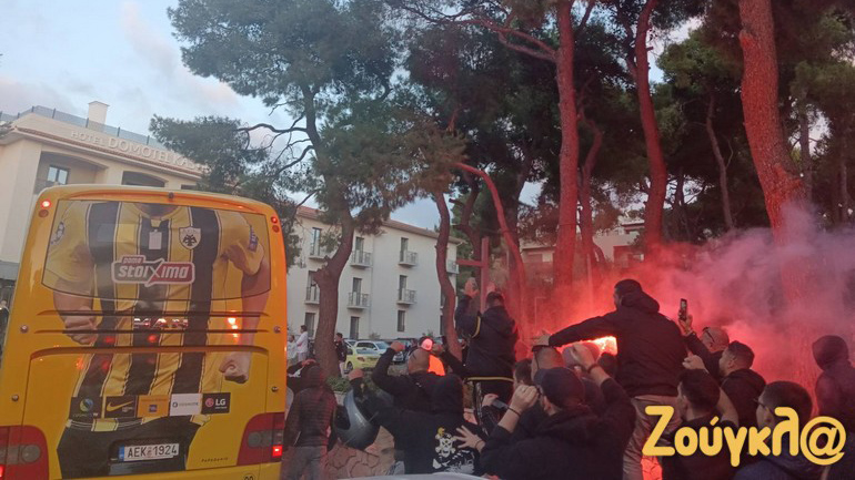 ΑΕΚ: Κόσμος στο ξενοδοχείο και αποθέωση πριν το ντέρμπι με τον Ολυμπιακό!
