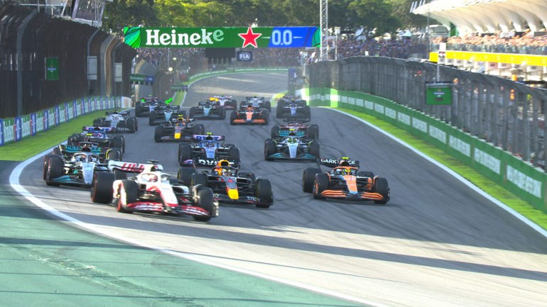 Σε μια ώρα σβήνουν τα κόκκινα φώτα στην πίστα του Interlagos- Η εκκίνηση θα είναι εντυπωσιακή