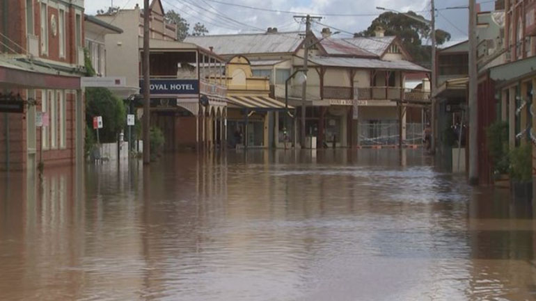 Αυστραλία-πλημμύρες: Τα συνεργεία διέσωσαν πάνω από 100 ανθρώπους που είχαν καταφύγει σε στέγες σε μικρή πόλη