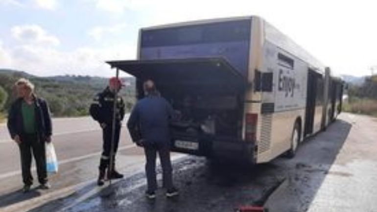 Φωτιά σε λεωφορείο στην Κρήτη – Ήρωας ναυτικός έσωσε οδηγό και επιβάτες