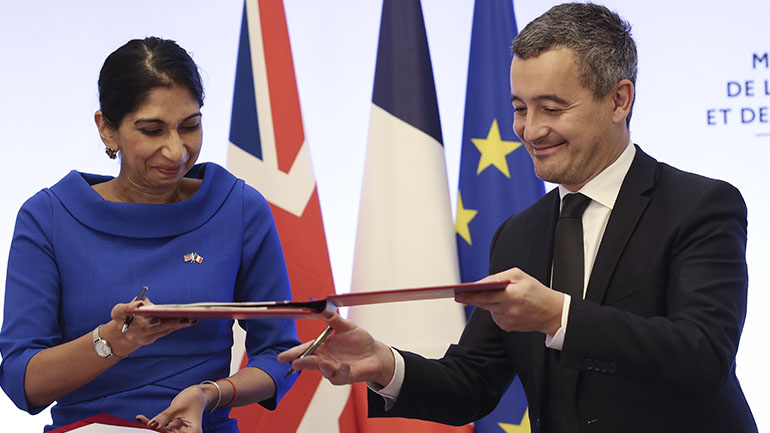 Διμερή συμφωνία υπέγραψαν Γαλλία και Βρετανία για το μεταναστευτικό