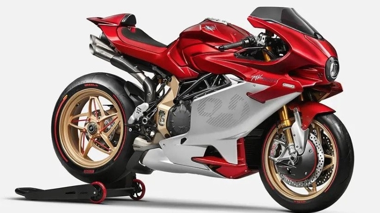 Νέα MV Agusta Superveloce 1000 Serie Oro