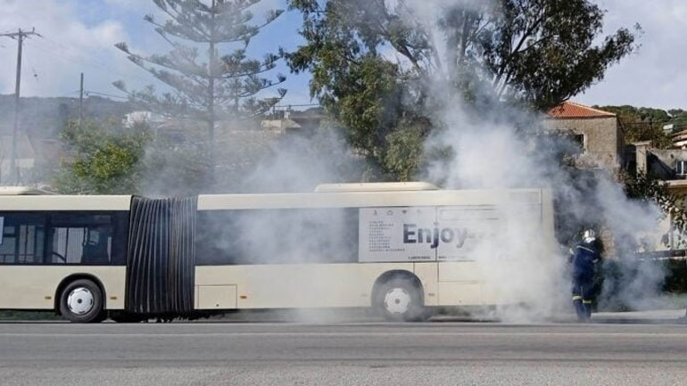 Πυρκαγιά σε λεωφορείο του υπεραστικού ΚΤΕΛ Χανίων-Ρεθύμνου την ώρα που ήταν εν κινήσει!