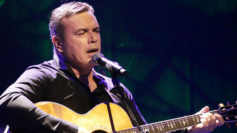 Ο Μανώλης Λιδάκης παρουσιάζει το νέο τραγούδι  του «Στο ίδιο το σημείο»