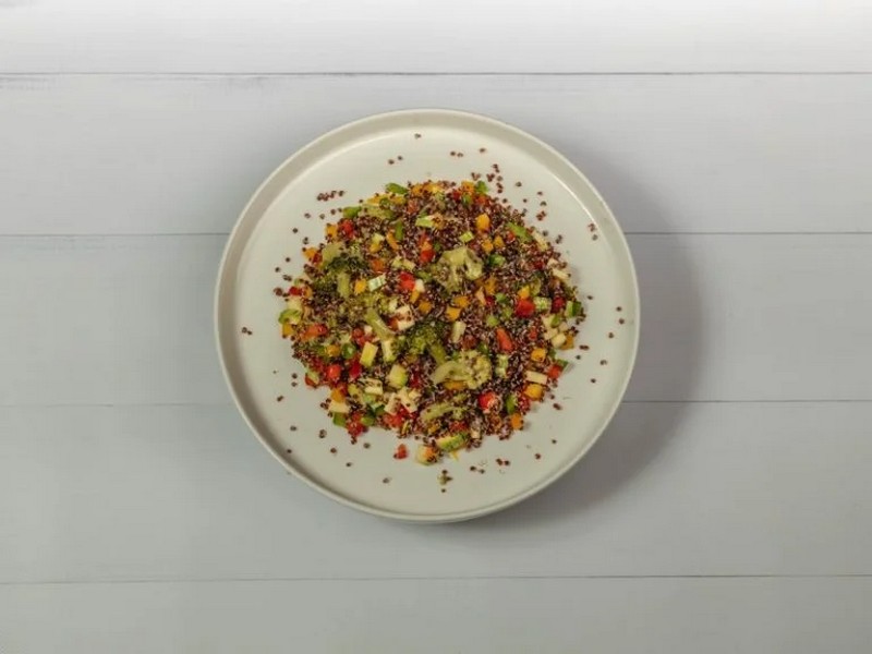 Σαλάτα με αρωματισμένη κινόα από το mynutri.gr!