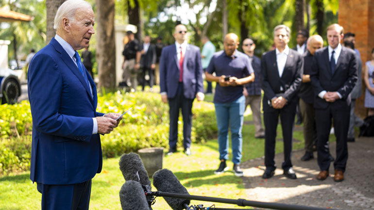 Μπάιντεν: Οι εκρήξεις στην Πολωνία μοιάζει απίθανο να οφείλονταν σε πυραύλους που εκτοξεύθηκαν από τη Ρωσία