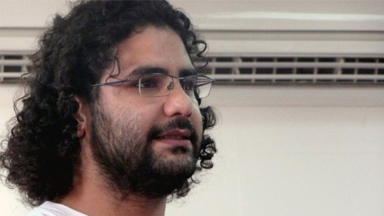 Αίγυπτος: Η οικογένεια του ακτιβιστή Αλάα Άμπντελ Φάταχ ελπίζει να τον επισκεφθεί στη φυλακή