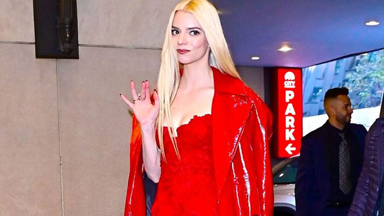 Anya Taylor Joy: Εντυπωσιακή εμφάνιση με total red look