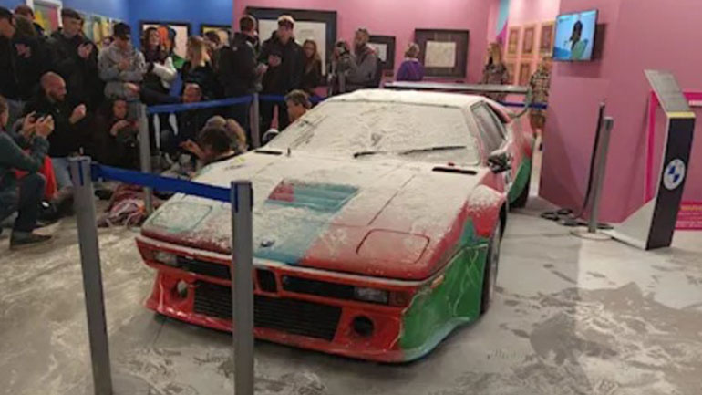 Ιταλία: Ακτιβιστές για το κλίμα πέταξαν αλεύρι πάνω σε ένα έργο που του Άντι Γουόρχολ στο Μιλάνο