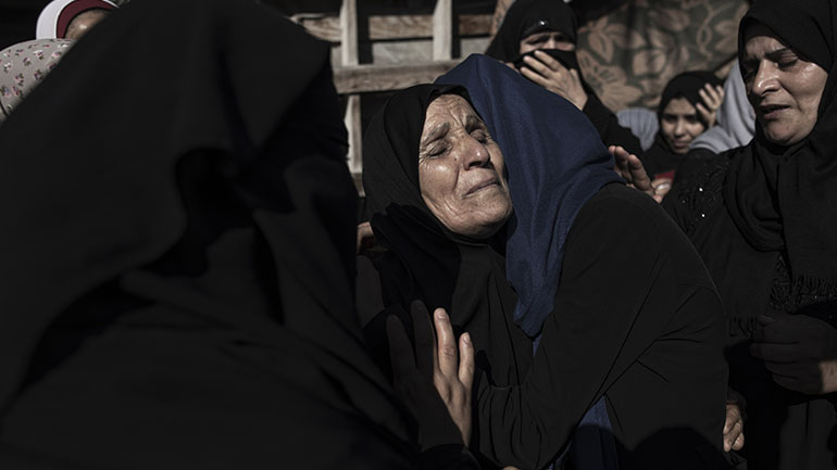 Παλαιστίνη: Χιλιάδες άνθρωποι συμμετείχαν στις κηδείες των 21 ανθρώπων – ανάμεσά τους και παιδιά- που πέθαναν σε πυρκαγιά