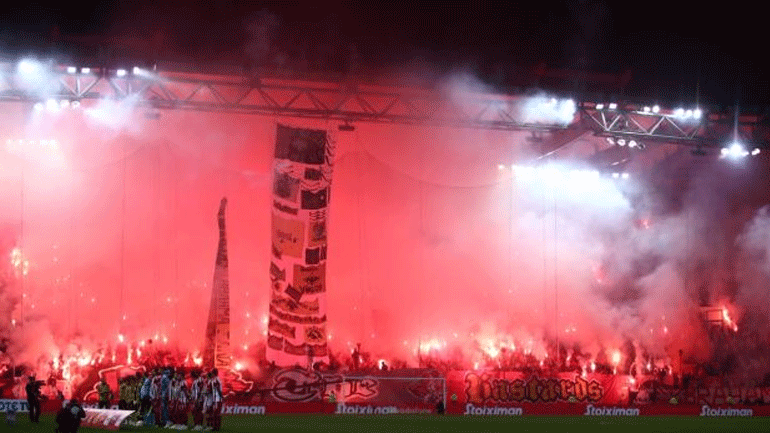 Super League: Πρόστιμο 17.500 ευρώ στον Ολυμπιακό – Αναβλήθηκε η υπόθεση του ντέρμπι με την ΑΕΚ