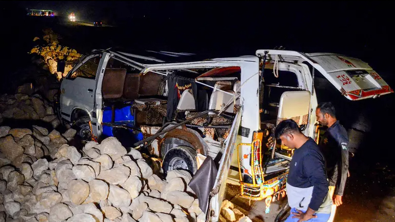 Είκοσι νεκροί και 14 τραυματίες σε δυστύχημα με μίνι λεωφορείο στο νότιο Πακιστάν