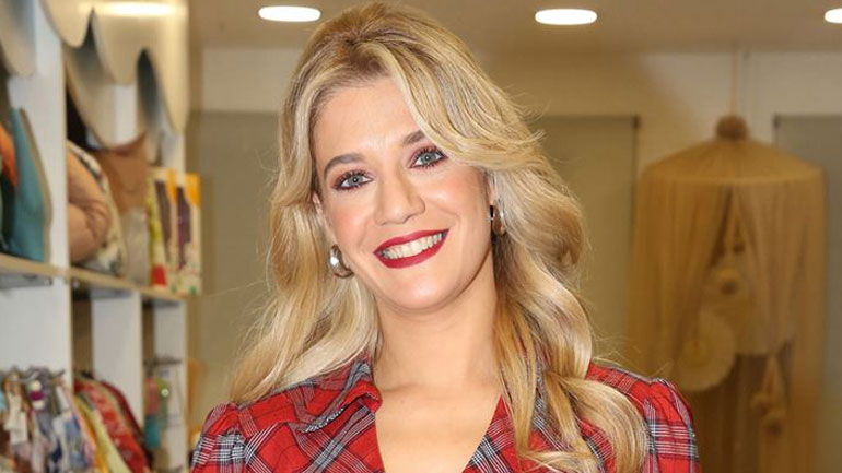 Τζένη Θεωνά: Η απάντηση για τον τίτλο της εκπομπής της και τον Φώτη Σεργουλόπουλο