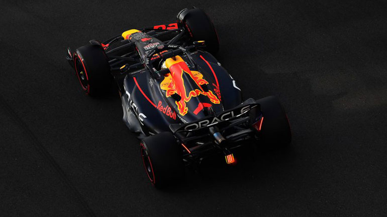 Πρώτος θα ξεκινήσει ο Max Verstappen στον τελευταίο αγώνα της χρονιάς- To 1-2 κατάφερε η Redbull στην πίστα του Yas Marina