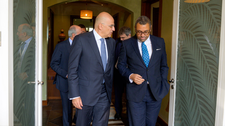 Συνάντηση του Δένδια με τον Βρετανό ΥΠΕΞ