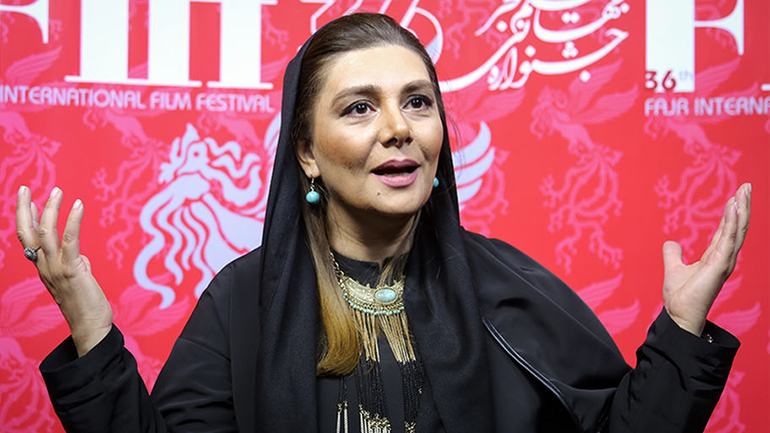 Ιράν: Γνωστή ηθοποιός συνελήφθη διότι αφαίρεσε δημόσια τη μαντίλα σε υποστήριξη του κινήματος διαμαρτυρίας