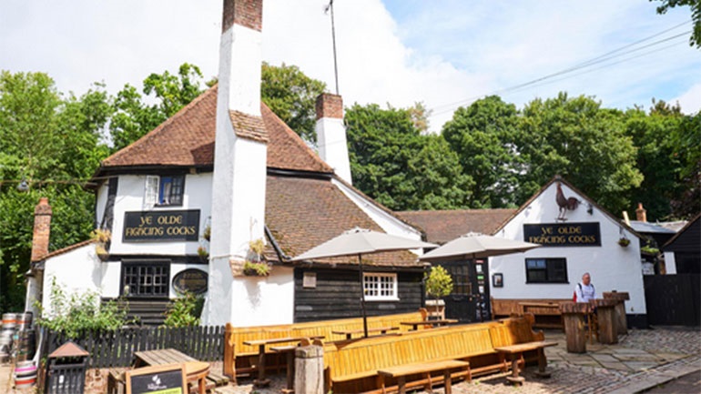 Μ. Βρετανία: «Λουκέτο» σε εκατοντάδες εστιατόρια λόγω οικονομικής κρίσης