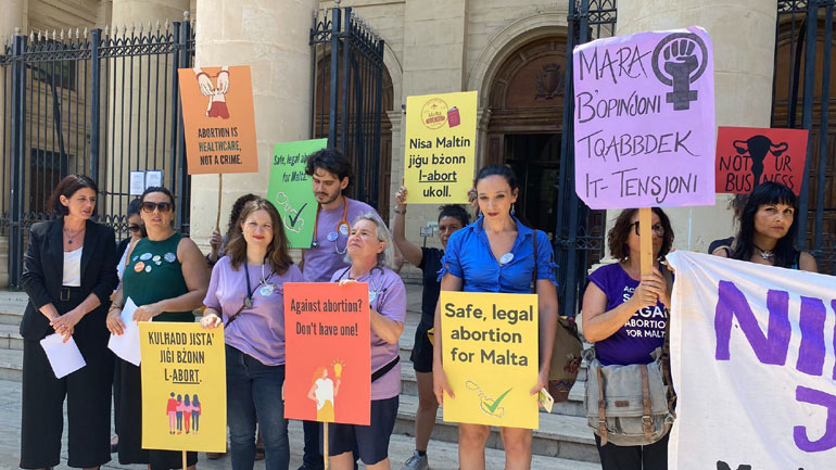 Μάλτα: Νομοσχέδιο αμβλύνει την αυστηρή απαγόρευση της άμβλωσης