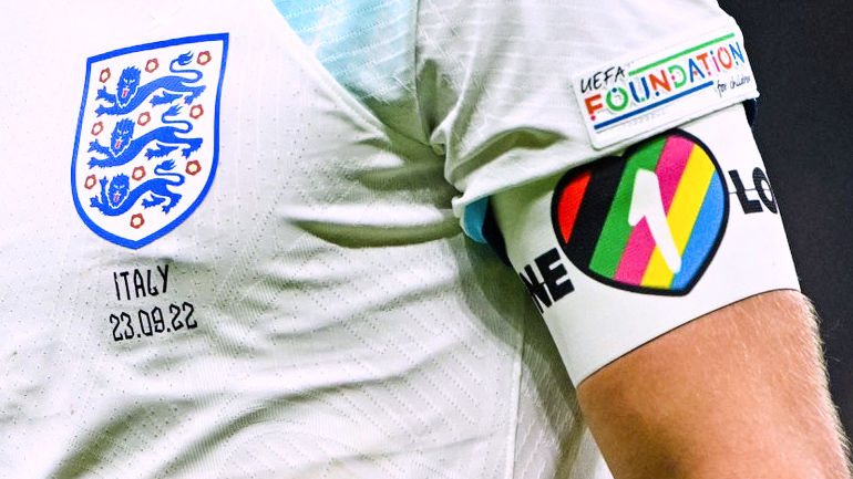 FIFPro: «Η σημαία με το ουράνιο τόξο δεν συνιστά πολιτική δήλωση, αλλά υποστήριξη ισότητας»