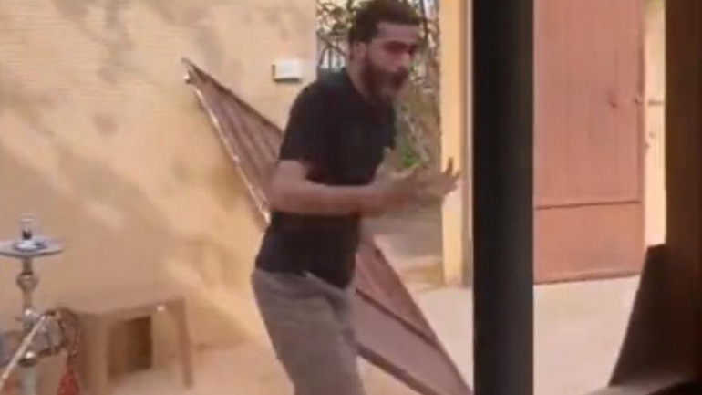 Μουντιάλ 2022: Σαουδάραβας ξήλωσε την πόρτα του σπιτιού του πανηγυρίζοντας την ιστορική νίκη της ομάδας του!