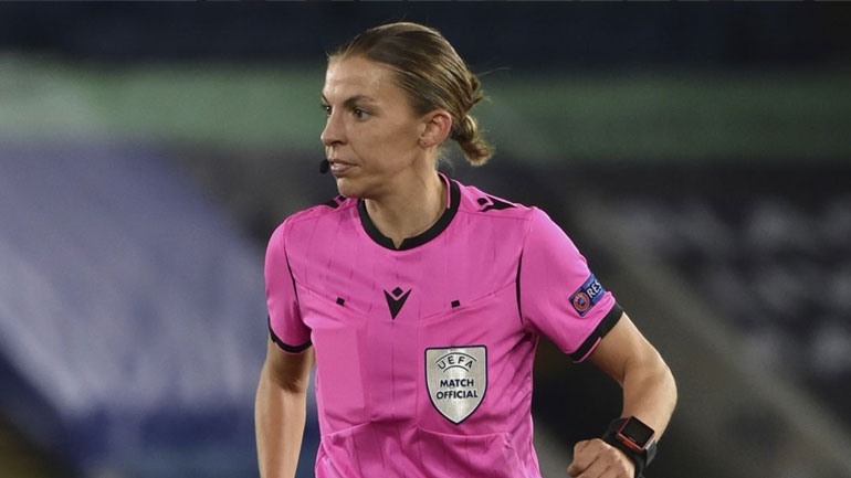 Μουντιάλ 2022: Η Στεφανί Φραπάρ έγινε η πρώτη γυναίκα διαιτητής σε Παγκόσμιο Κύπελλο ανδρών