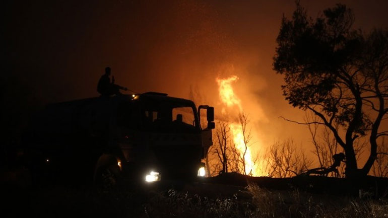 Λήμνος: Σε εξέλιξη πυρκαγιά σε τρία μέτωπα
