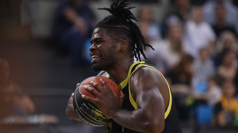 Κατάρρευση και ήττα για την ΑΕΚ στη Βόννη