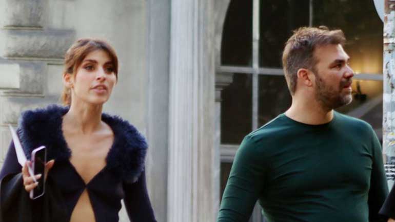 Γιώργος Σαμπάνης: Στο κέντρο της Αθήνας με την αγαπημένη του Ιωάννα Σαρρή