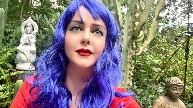 Δέσποινα Μοίρου: Σε νέα αμερικανική μαύρη κωμωδία με διάσημους συντελεστές και μπλε μαλλί, σαρώνει στο Χόλιγουντ