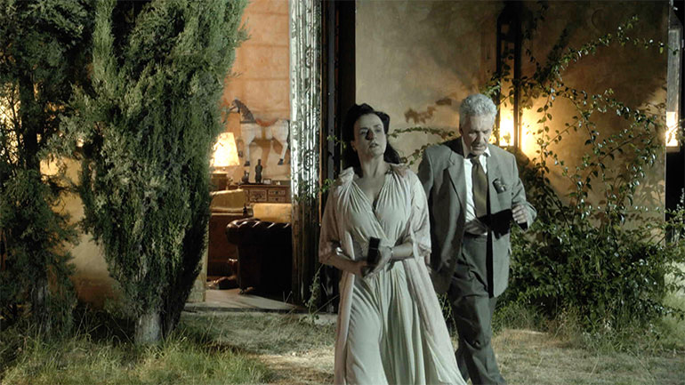 «Φλόγα και άνεμος»: Η κηδεία του Παπανδρέου αφορμή για πολιτικές διενέξεις και λαϊκές διαδηλώσεις