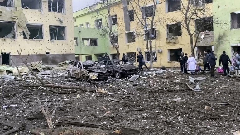 Ουκρανία: 15 άμαχοι νεκροί σε ρωσικό βομβαρδισμό στη Χερσώνα