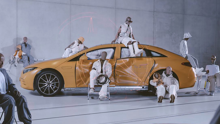 Στο εσωτερικό υπάρχουν ανδρείκελα δοκιμών σύγκρουσης