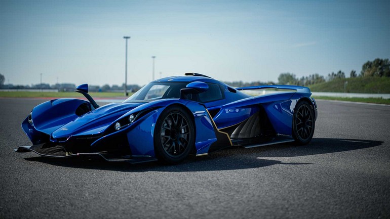 Praga Bohema: Από την Τσεχία, με 710 άλογα και βάρος 982 κιλά