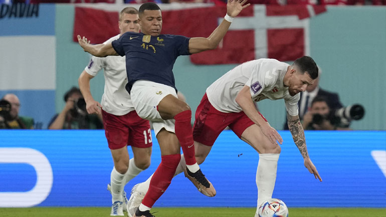 Στους «16» του Μουντιάλ η Γαλλία, 2-1 τη Δανία με λυτρωτή τον Εμπαπέ