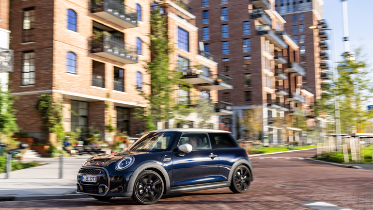 Το πολυτελές μικρό MINI Cooper S τώρα γίνεται πιο… Enigmatic στην Black Edition