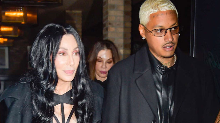 Cher: Η απάντηση στα αρνητικά σχόλια για τη διαφορά ηλικίας με τον σύντροφό της