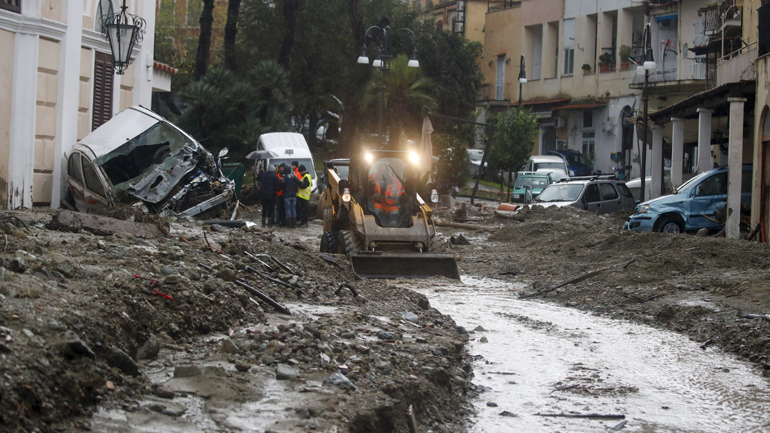 Ιταλία: Έξι νεκροί και έξι αγνοούμενοι από τα ακραία καιρικά φαινόμενα που έπληξαν την Ίσκια